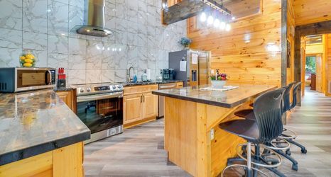 Khác 2 3 Mi to Dollywood: Peaceful Cabin w/ Deck