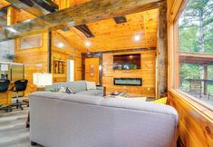 Khác 4 3 Mi to Dollywood: Peaceful Cabin w/ Deck