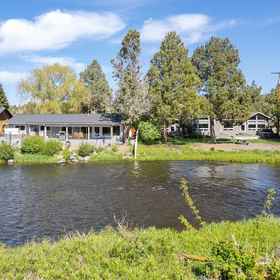 Primary image1Otter Run 3 Bedroom Home,中俄勒冈社区学院飯店