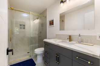 Lainnya 4 Comfy Stay in Bellevue Parking Included