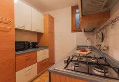 Others 5 Bell Tower Square by Rent all Como