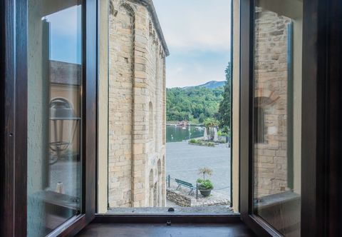 Others Bell Tower Square by Rent all Como