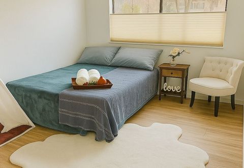 Others 2B2B Mercer Island