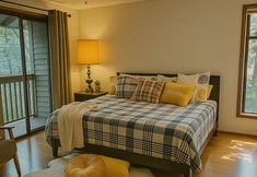 Others 2 Beautiful House with Yard in Bellevue