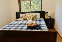 Lainnya 5 Beautiful House with Yard in Bellevue