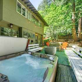 Primary image18 Mi to Dtwn Seattle: Pet-friendly Apt w/ Hot Tub,金郡公寓