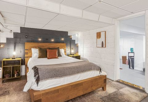 Others The Dapper Den Suite