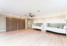 Others 2 Indian Rocks Escape