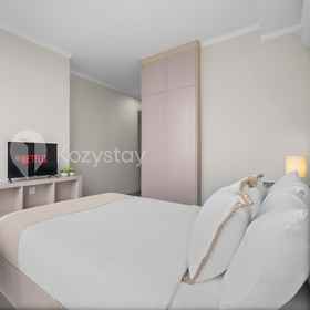 Room 1 Maroa by Kozystay - Kemayoran, Serdang Hotels