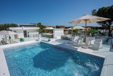 อื่นๆ Pineto suites Ac pool and Beach