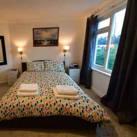 Room 1 2Bd Garden Home - A Short Walk To Stonehenge, Hotel North Newnton