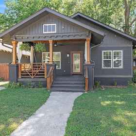 Primary image1Stylish Bungalow Near Beltline & Breweries 4 Bedroom Bungalow，五角区飯店