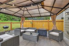 Others 2 Mi to Olympic National Park: Hot Tub Haven!