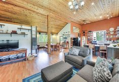 Others 4 Rustic & Modern Home w/ Forest Views in Newport!