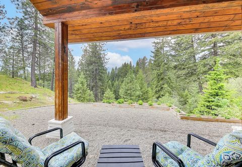Lainnya Rustic & Modern Home w/ Forest Views in Newport!