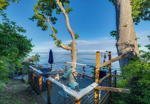 Others Stunning Semiahmoo Bay Views: Spacious PNW Home