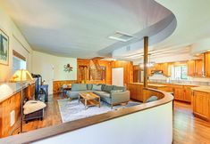 Others 4 5 Mi to Mt Rainier Natl Park: Cozy Cabin w/ Deck!