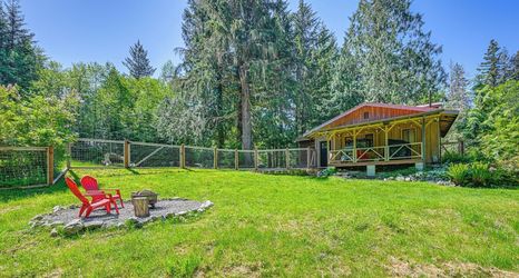 其他 2 5 Mi to Mt Rainier Natl Park: Cozy Cabin w/ Deck!