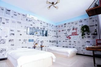 Others 4 Mr.Wang with friends