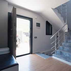 Interior entrance1modus semi detached houses,马尔马里斯別墅