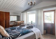Others 7 Lakefront House with 5 BR and Sauna
