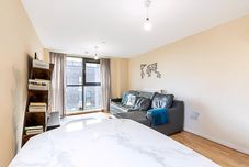 Others Sleek Flat w/ River Views In Canary Wharf
