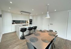 Others 6 Luxury 2 Bedroom Apt with Parking