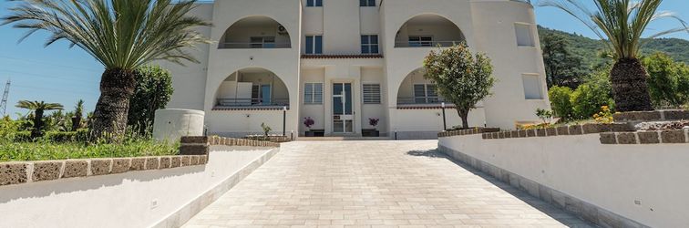 その他 Floral Apartment