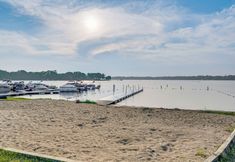 その他 2 Powers Lake Gem: Peek-a-boo Views & Beach Access