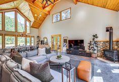 อื่นๆ 5 Luxury Cabin on Naches River, Near Mount Rainier!