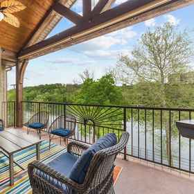 Primary image 1 Penthouse Eagle View for 12!, 커비 밴버치 극장 호텔