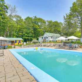 Primary image 1 베델 우즈까지 6마일: 수영장 이용이 가능한 캐빈, 베델우즈 호텔