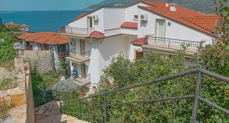 Others 2 Mona Apart with Sea Platform