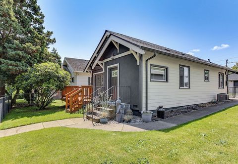 Lain-lain 2 Mi to Dtwn Tacoma: Charming Home w/ Deck & Yard!
