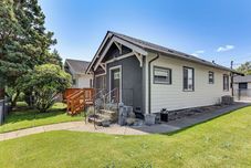 Lain-lain 2 Mi to Dtwn Tacoma: Charming Home w/ Deck & Yard!