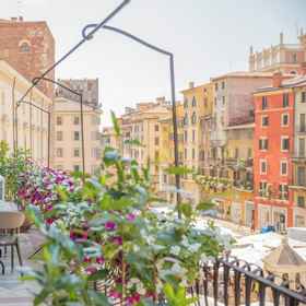 Primary image 1 Corte Realdi Suites Piazza Erbe, Isola Rizza Apartments