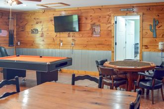 Others 4 Wraparound Porch: Home Near Dtwn Crossville!