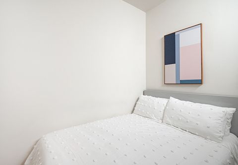 อื่นๆ Beautiful 3 Bedroom Unit in Prime Location