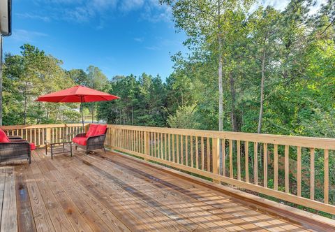Others 11 Mi to Dtwn: Luxe Atlanta Retreat w/ Deck & Yard