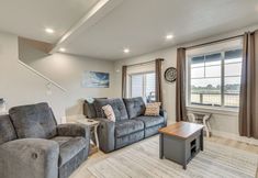 其他 6 Columbia River Views: Spacious Hammond Getaway!
