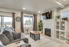 其他 5 Columbia River Views: Spacious Hammond Getaway!