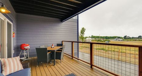 其他 2 Columbia River Views: Spacious Hammond Getaway!