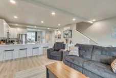 其他 Columbia River Views: Spacious Hammond Getaway!