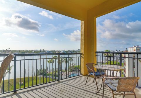 Others Treasure Island Condo w/ Bay-view Balcony!