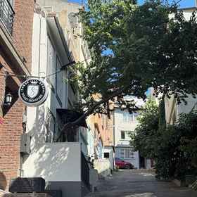 Primary image1D'East Signature,F.S.M university飯店