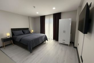 Others 4 D'East Signature