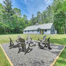 Primary image1Fish, Swim, Kayak: Home w/ Catskill Creek Views!,Hero's Quest Collectables飯店