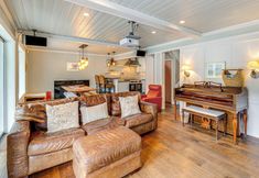 Others 3 Waterfront Home on Lake Samish w/ Hot Tub & Dock!