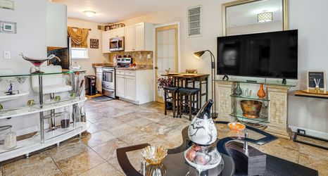 Others 2 8 Mi to Long Beach: Cozy Apt w/ Fenced Yard!