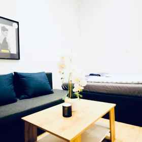 Room 1 아우가르텐까지 도보 10분, 5 베드룸 아파트, 란트슈트라세 호텔